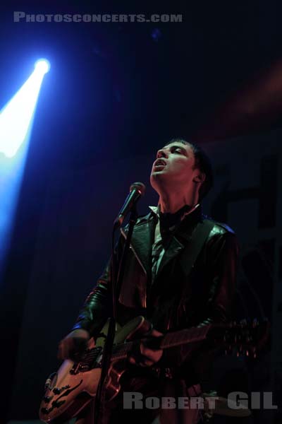 THE CRIBS - 2009-11-26 - PARIS - Zenith - 